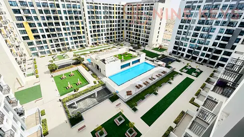 POOL VIEW | MULTIPLE OPTIONS | FITTED KITCHEN | VACANT