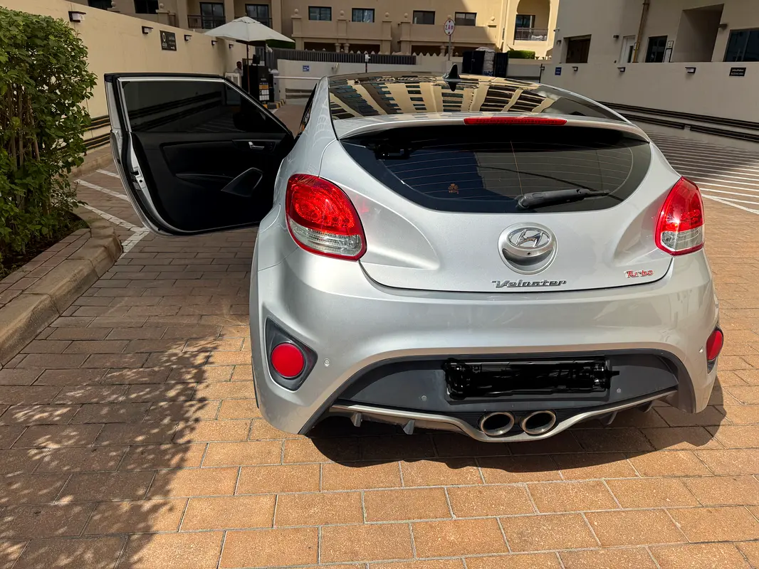 Hyundai Veloster 2016 — photo 1 of 7