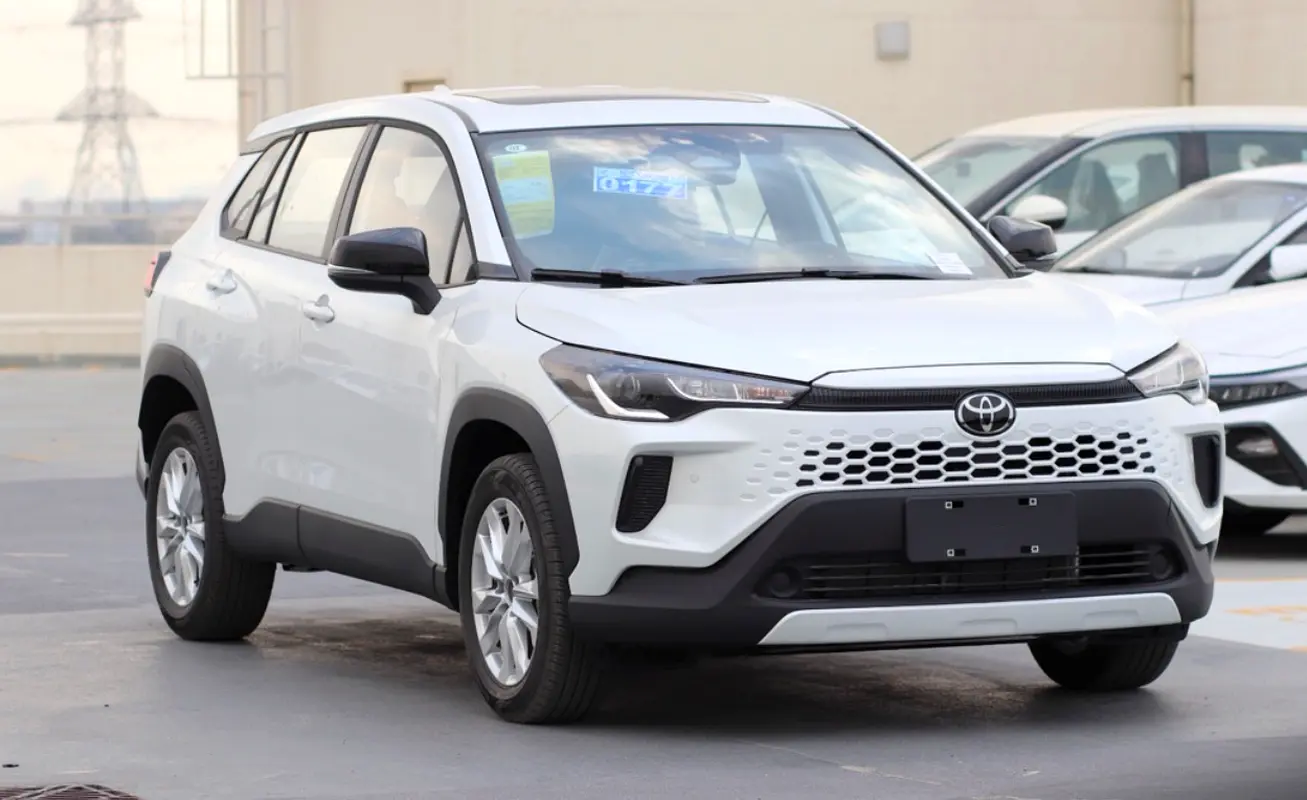 Toyota Corolla Cross 2026 — photo 1 of 10