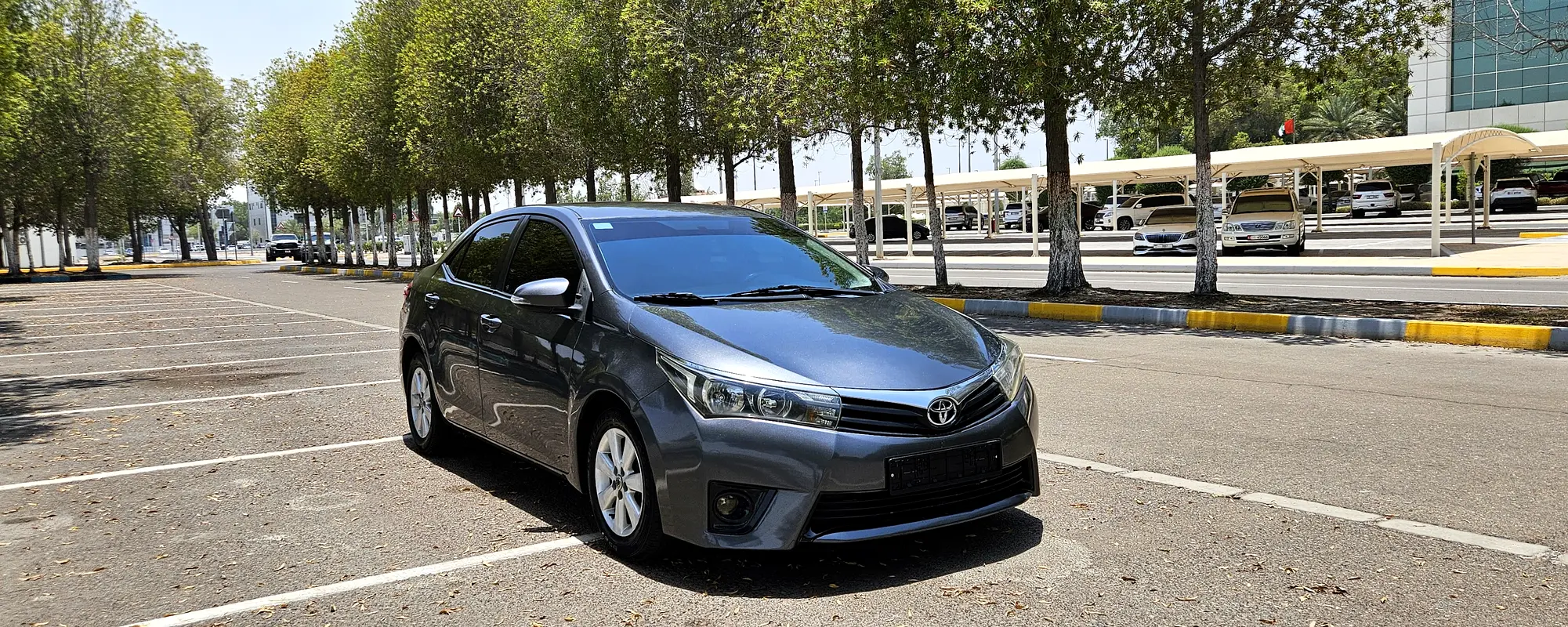Toyota Corolla 2015 — photo 1 of 20