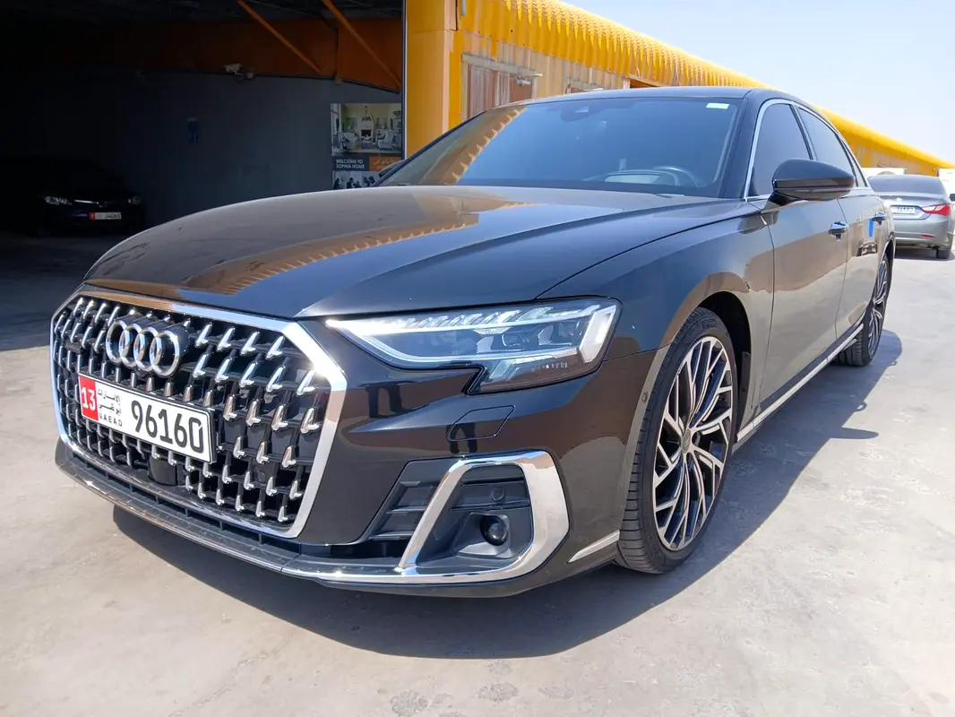 Audi A8 2022 — photo 1 of 20