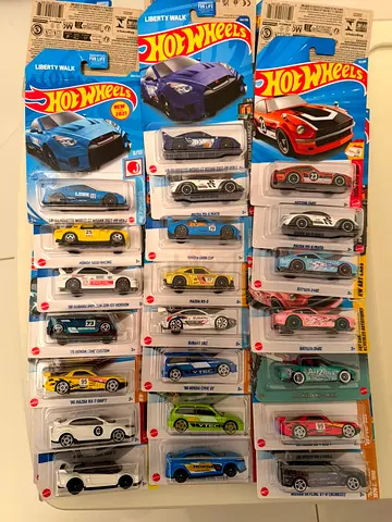 Lot of 24 Hot Wheels diecast cars - new in package
