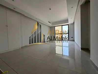 * شقة واسعة بغرفتين ماستر وباركن مجاني