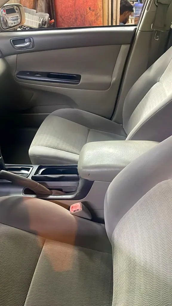 Toyota Camry 2005 — photo 1 of 9