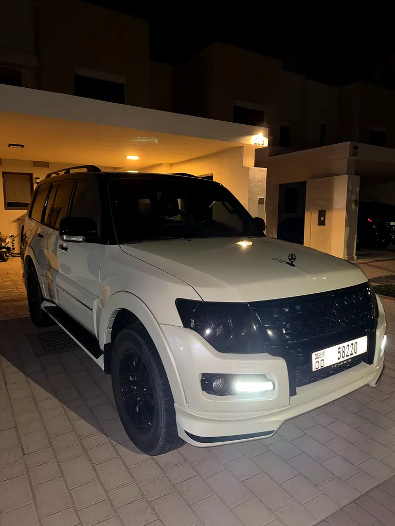 Mitsubishi Pajero 2022 — photo 1 of 8
