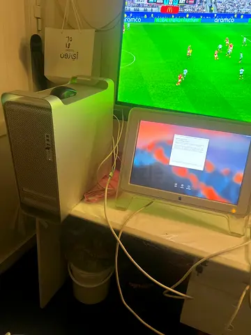 Apple Mac Pro Tower with Cinema Display Monitor (G5) 2003