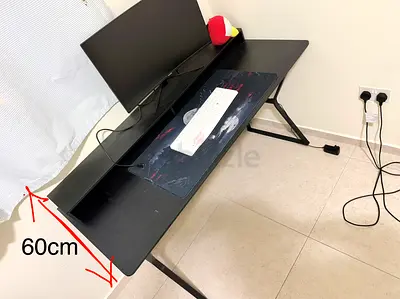 Workstation table