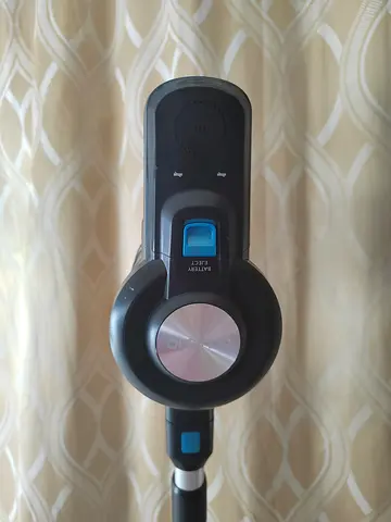 Lightweight cordless stick vacuum - good condition
