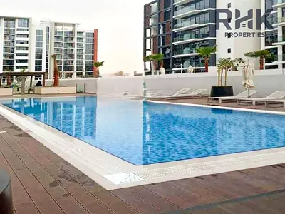 High Floor | Spacious | Direct on the Pool