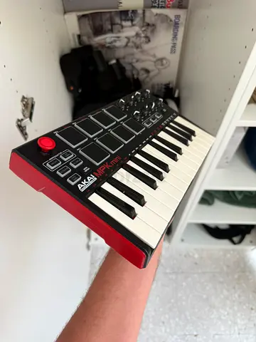 Akai MPK Mini MK2 25-key MIDI Controller - Good Condition