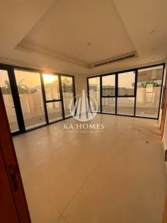New corner house ready to move in | 4 master bedrooms + private living room | Modern finishes
