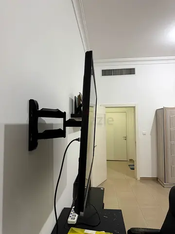 40-inch TV on Adjustable Desk Mount - Good Working Condition
