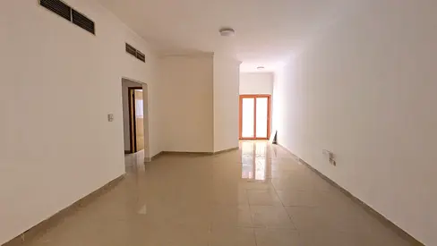Lavish Huge 2bhk With Built-in Wardrobe with balcony 6 chq payment near to school zone & day to day
