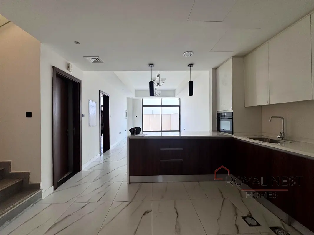 Elegant 4BR+Maid Villa | Prime MBR City Location