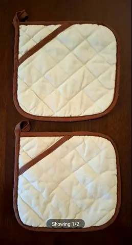 2 Fabric Oven Mitts ٢ قفازات فرن قماش