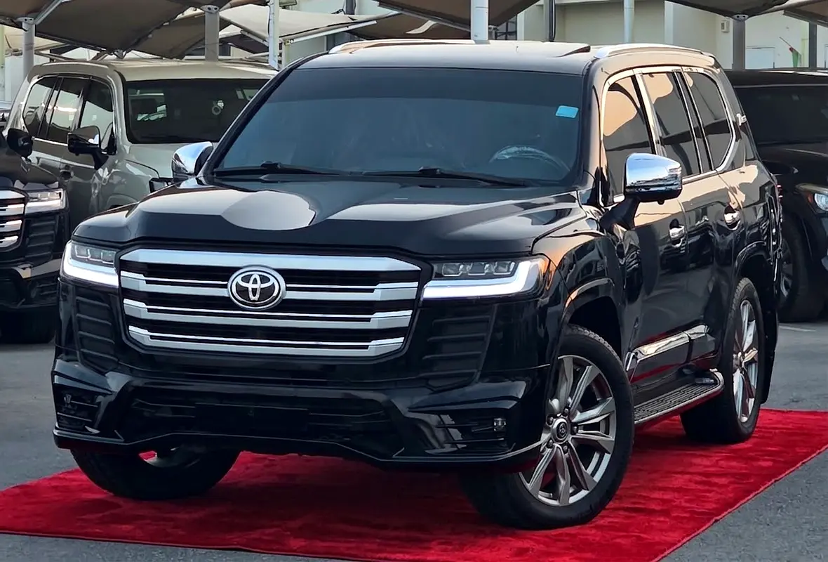 Toyota Land Cruiser 2010 — photo 1 of 10