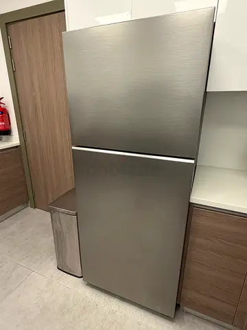 Top-freezer Refrigerator in Stainless Steel - Good Condition