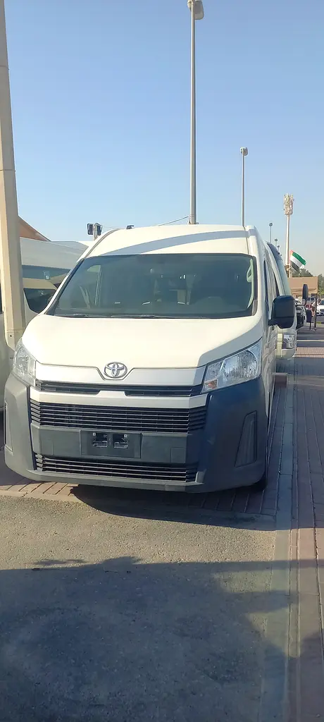 Toyota Hiace 2022 — photo 1 of 15