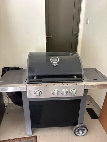 Used 4-burner Gas BBQ Grill with Side Table