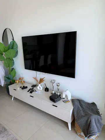 TV – 1,000 AED