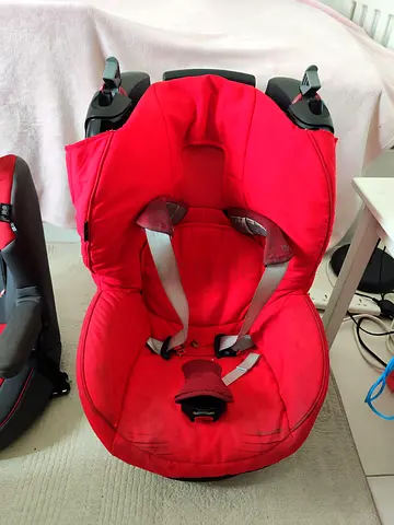 Maxi-cosi Red Infant Car Seat (used) - Comfortable 5-point harness