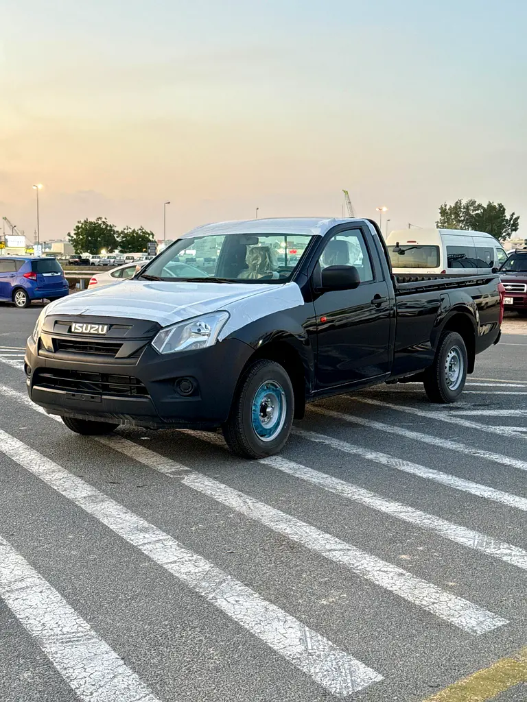 Isuzu D-Max 2026 — photo 1 of 14