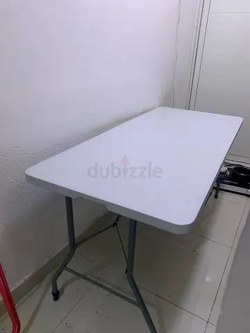 Foldable table