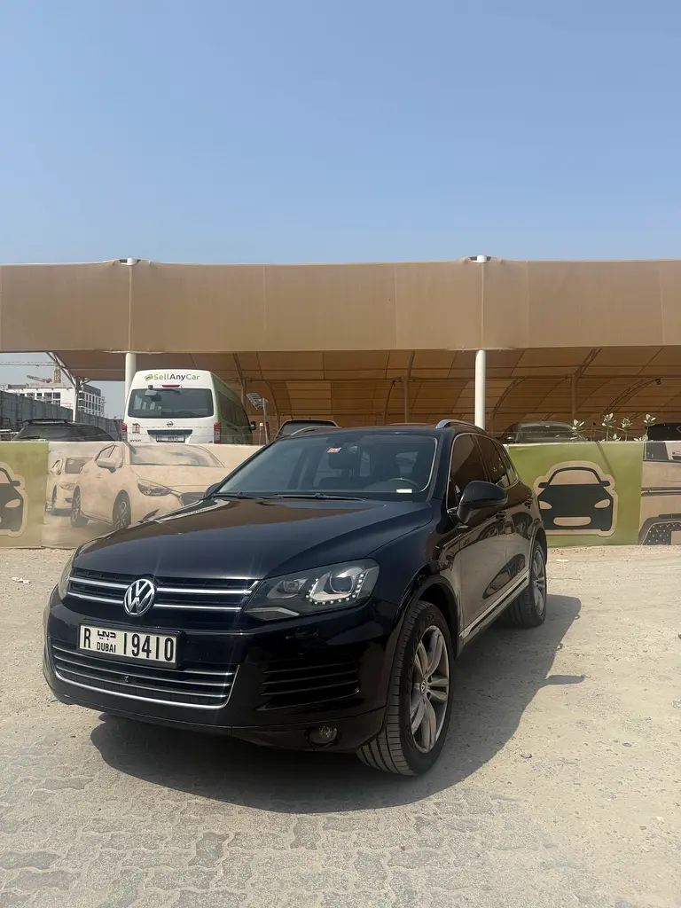 Volkswagen Touareg 2014 — photo 1 of 14