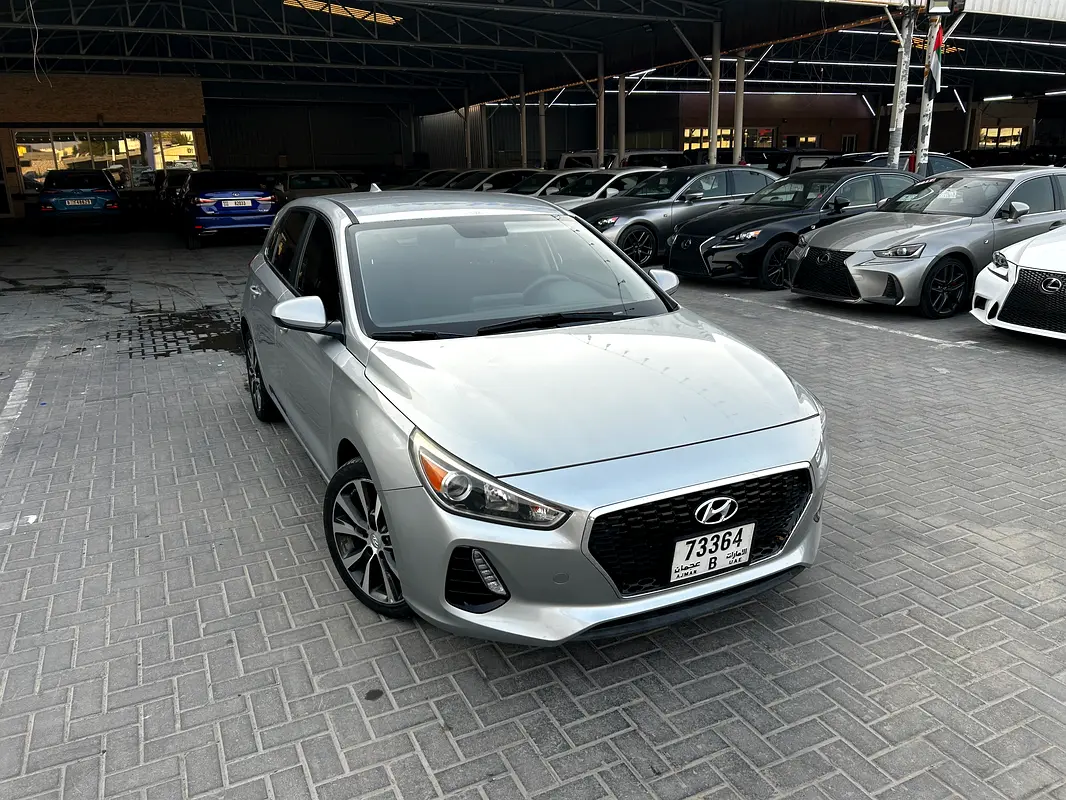Hyundai Elantra 2020 — photo 1 of 15