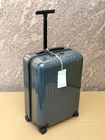 RIMOWA Essential Lite Cabin suitcase