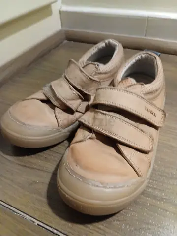 Light brown beige kids velcro sneakers - gently used size EU32 UK13