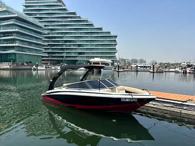 Regal 2100 RX motorboat