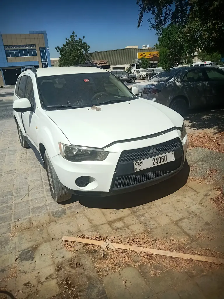 Mitsubishi Outlander 2011 — photo 1 of 4