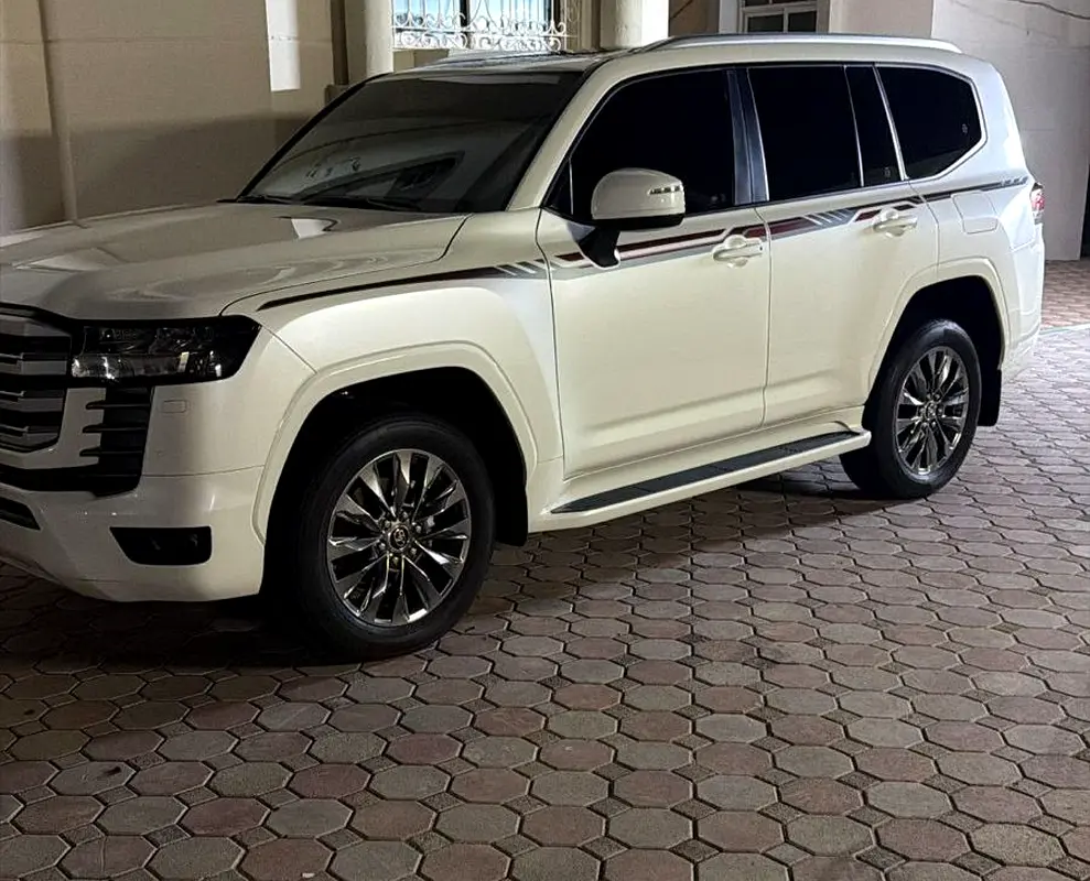 Toyota Land Cruiser 2025 — photo 1 of 5