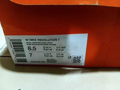 Nike Revolution 7 Womens Running Shoes - Size 8.5 US