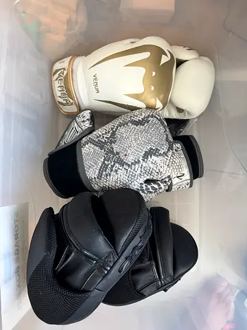 Venum Boxing Gloves and Focus Mitts Set - new