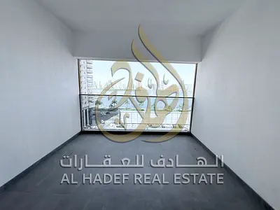برج جديد فخم وحالة أول ساكن - شقة 4 غرف وصالة ملكية للإيجار السنوي في المجاز 3، الشارقة إطلالة أمامية مباشرة على بحيرة خالد - شهرين مجاناً - تصديق الع