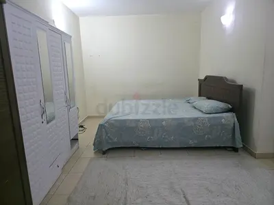 Spacious private bedroom rent for indian solomale AL KARAMA Good spot.