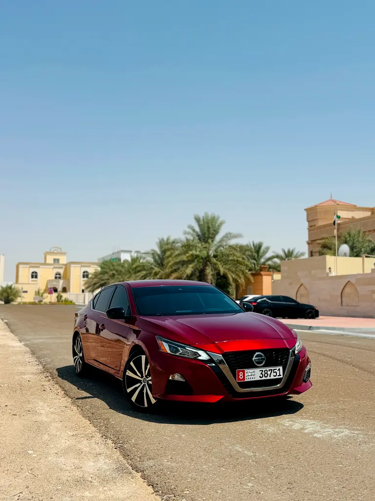 Nissan Altima 2021 — photo 1 of 4