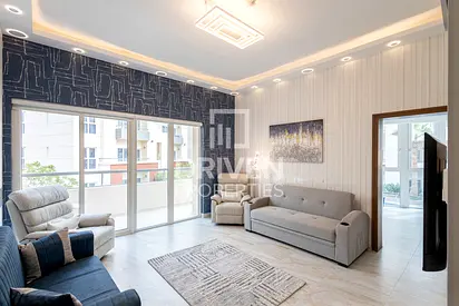 Well-maintained | Vacant Apt | Pool View