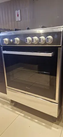 Freestanding gas cooker with oven - good working condition
