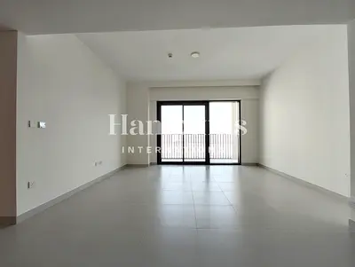 Exclusive | Top Floor | Bright and Spacious