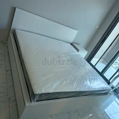 IKEA malam king‑size bed (180 × 200 cm) with 2 storage drawers and an IKEA mattress ✨