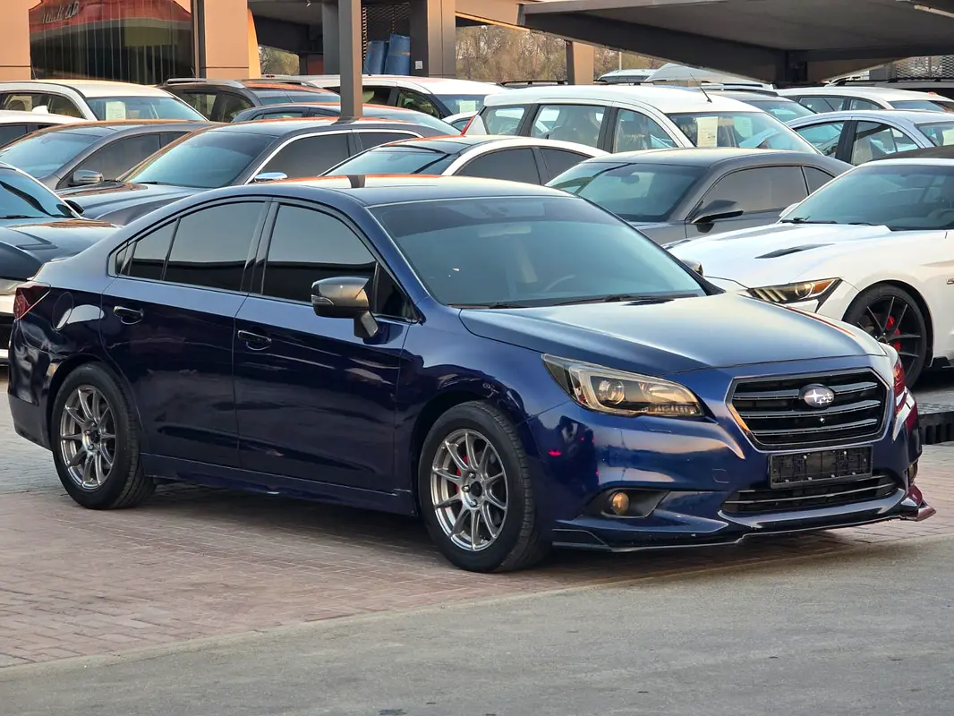 Subaru Legacy 2015 — photo 1 of 9