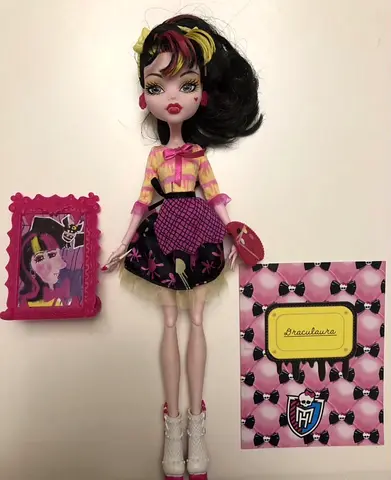 Monster High Draculaura Art Class