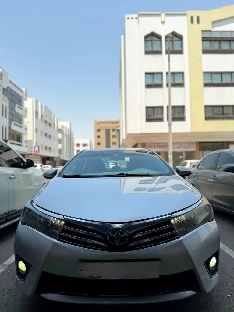 Toyota Corolla 2015 — photo 1 of 8