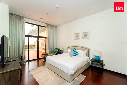 GROUND FLOOR/ HUGE TERRACE / SEA VIEW