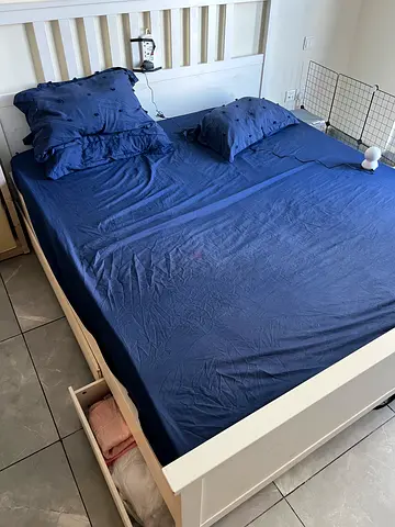 King bed with drawers with mattress