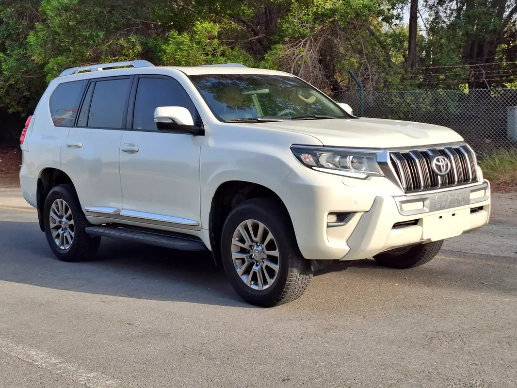 Toyota Prado 2018 — photo 1 of 14