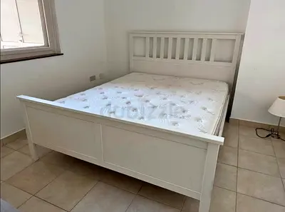 Ikea hamness queen size bed frame with Ikea mattress 160×200cm